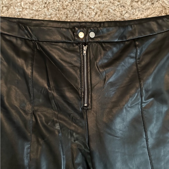 FASHION NOVA Never Worn Faux Leather Skinny Pants Size 1X NWT - Picture 4 of 6